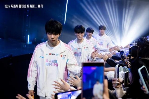 LPL最离谱比赛诞生！上单被打成0-4-0也能赢，Bin哥真无奈了